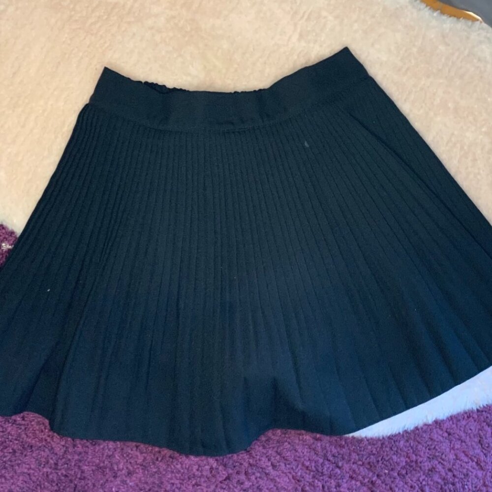 Black pleated skirt